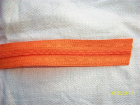 Cierre fino, color naranja